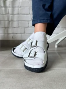 Wygodne kapcie damskie, męskie na paski, wyrób medyczny PAPS biały