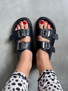 Klapki zdrowotne damskie, męskie na paski skóra lico PAPS czarne