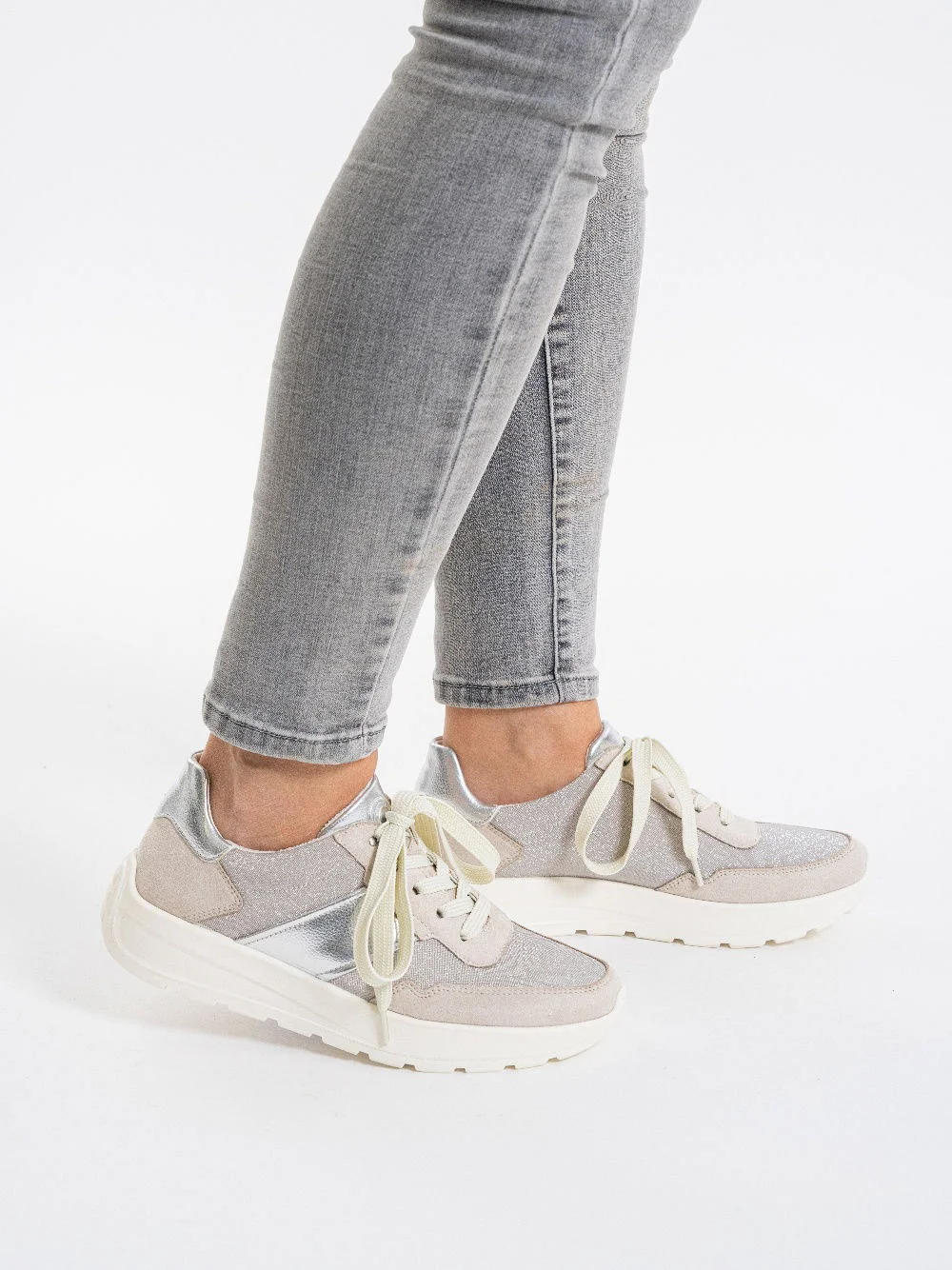 Buty ortopedyczne na płaskostopie damskie Ara New York 22 Buty ortopedyczne na płaskostopie Ara New York 12-25116-11 w kolorze srebrnym