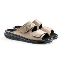 Klapki ortopedyczne damskie i męskie skórzane na rzepy PAPS 1 Klapki ortopedyczne damskie i męskie skórzane z regulacją PAPS Flip-Flops beżowe